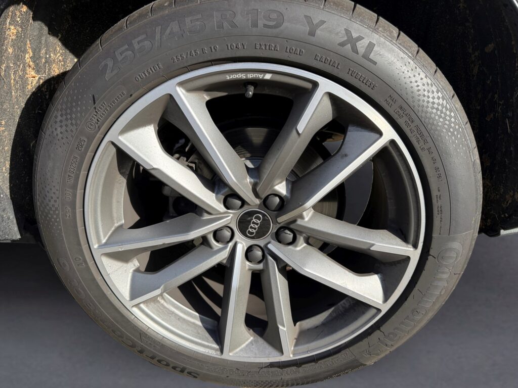 Audi Q3 Exposé-Bild 14