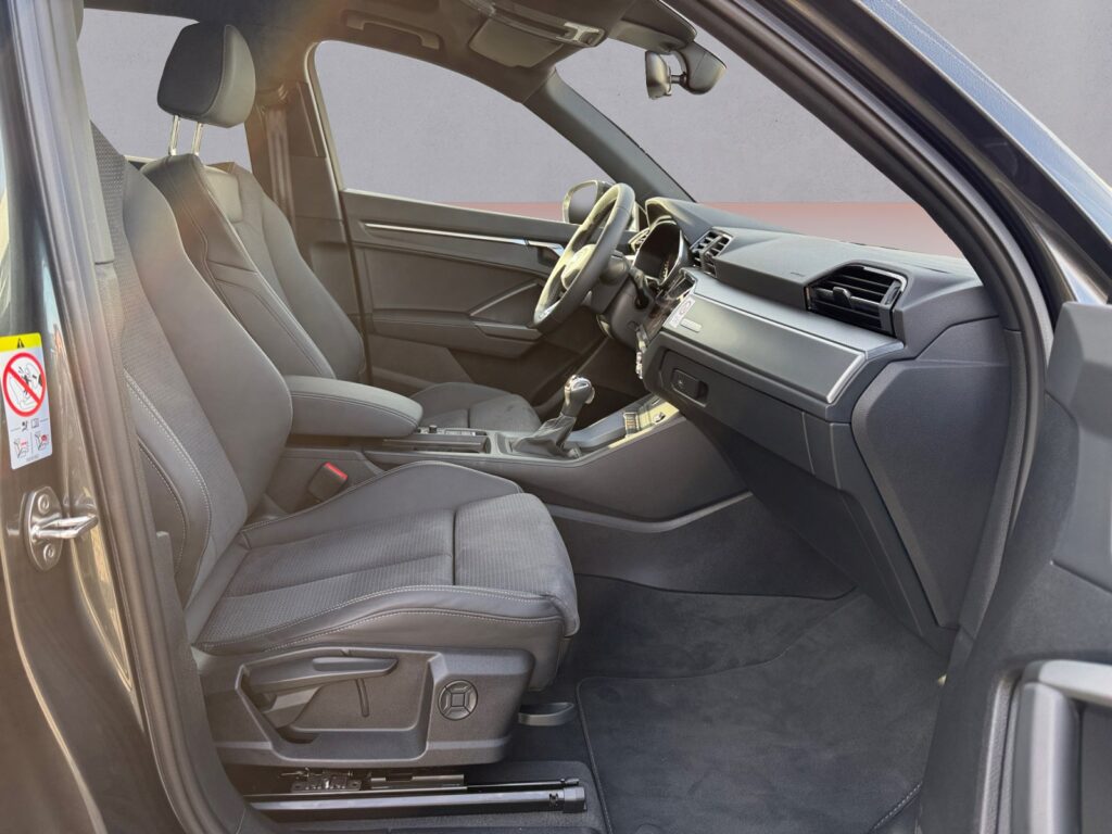 Audi Q3 Exposé-Bild 15
