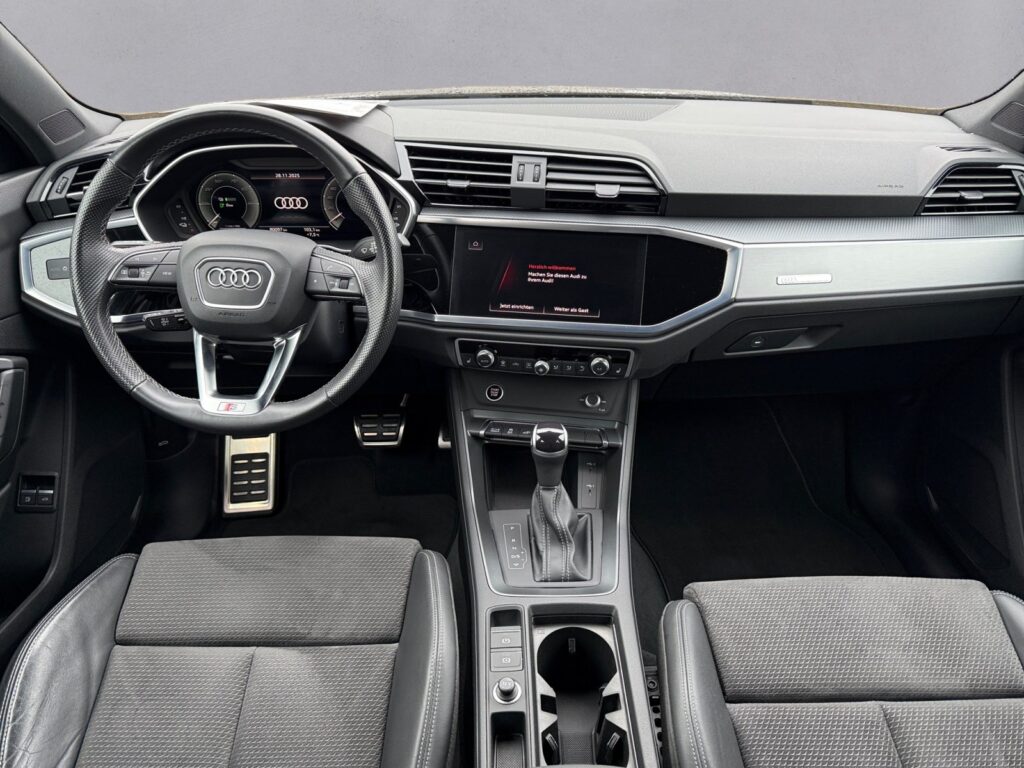Audi Q3 Exposé-Bild 10