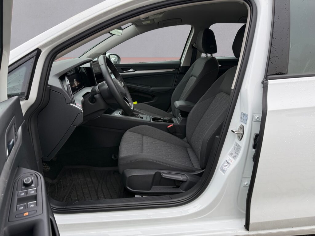 VW Golf Exposé-Bild 9