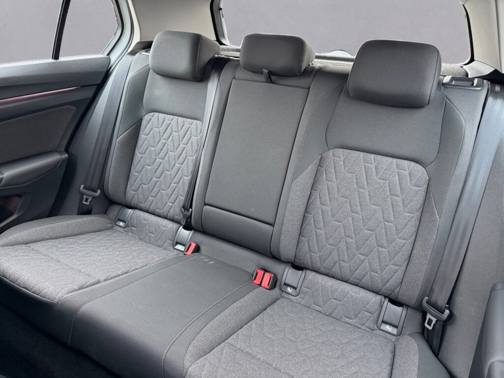 VW Golf Exposé-Bild 13