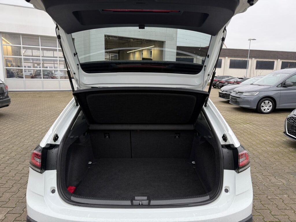 VW Taigo Exposé-Bild 16