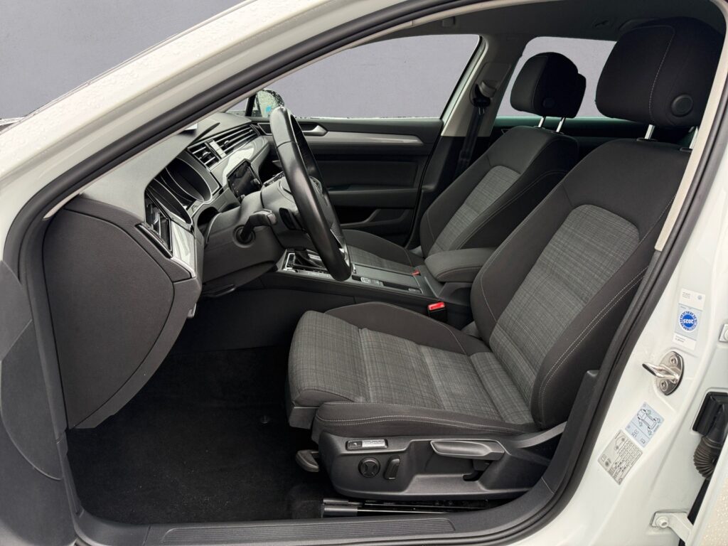 VW Passat Variant Exposé-Bild 9