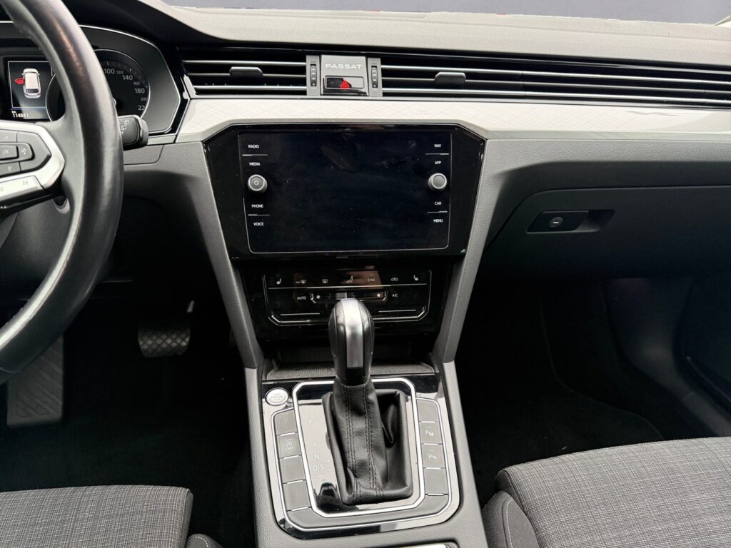 VW Passat Variant Exposé-Bild 11