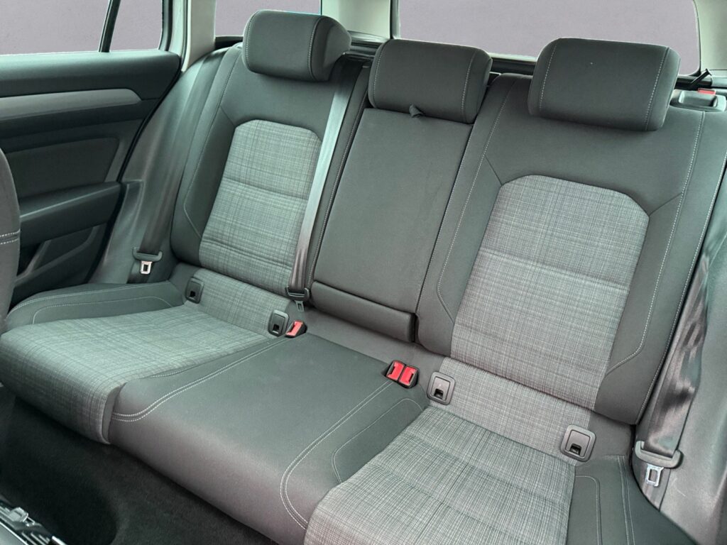 VW Passat Variant Exposé-Bild 13