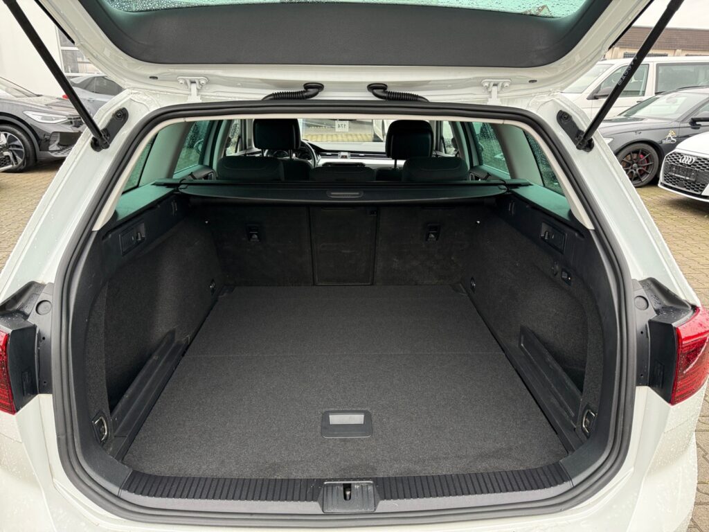 VW Passat Variant Exposé-Bild 16