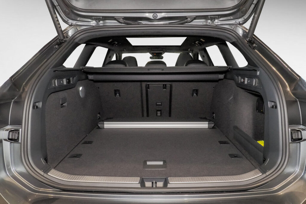 VW Passat Exposé-Bild 6