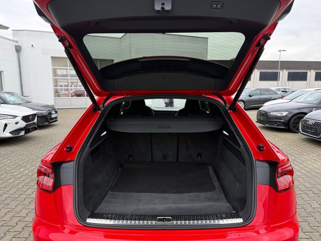 Audi Q8 Exposé-Bild 16