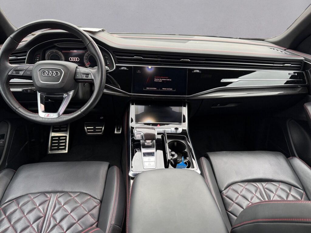 Audi Q8 Exposé-Bild 10