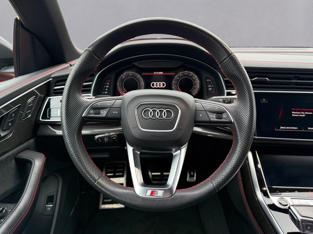 Audi Q8 Exposé-Bild 12