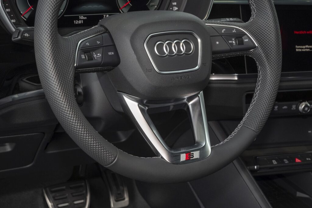 Audi Q3 Exposé-Bild 16