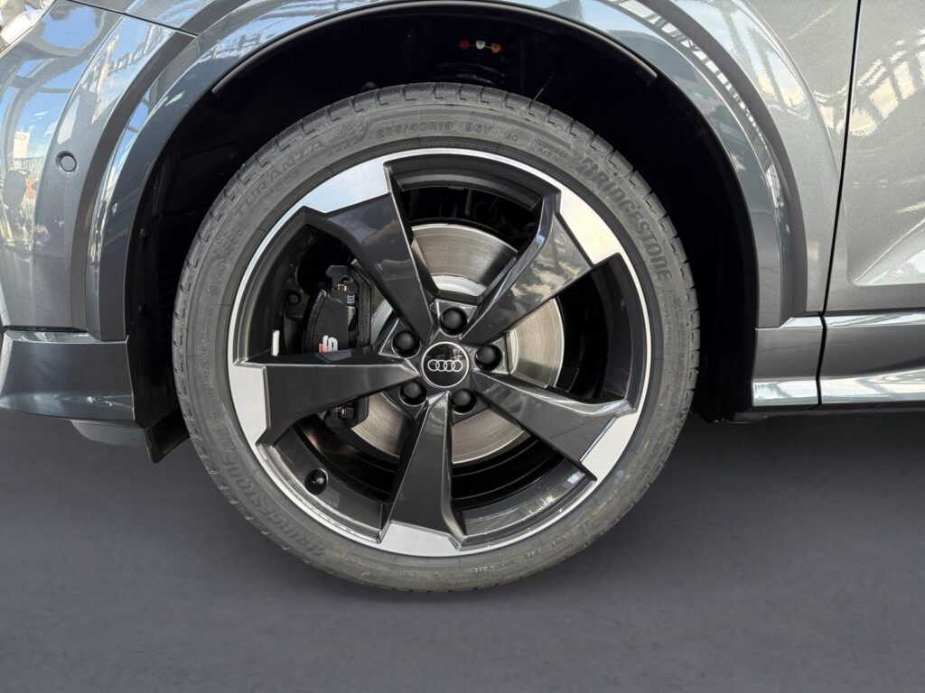 Audi SQ2 Exposé-Bild 14