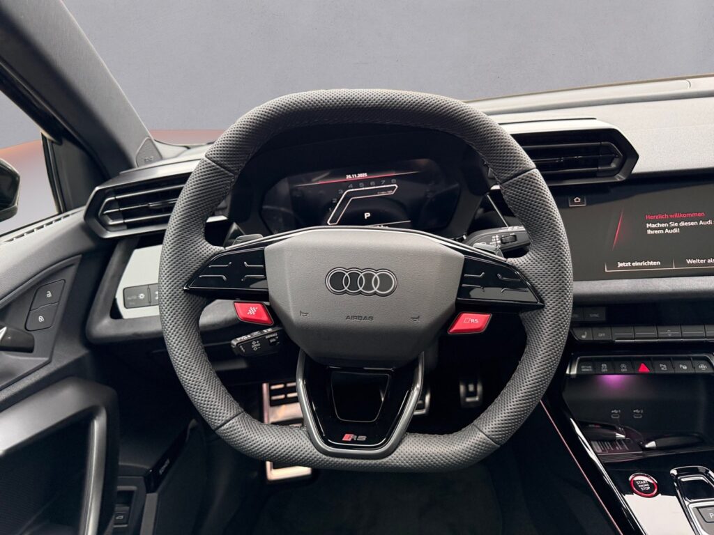 Audi RS3 Exposé-Bild 12