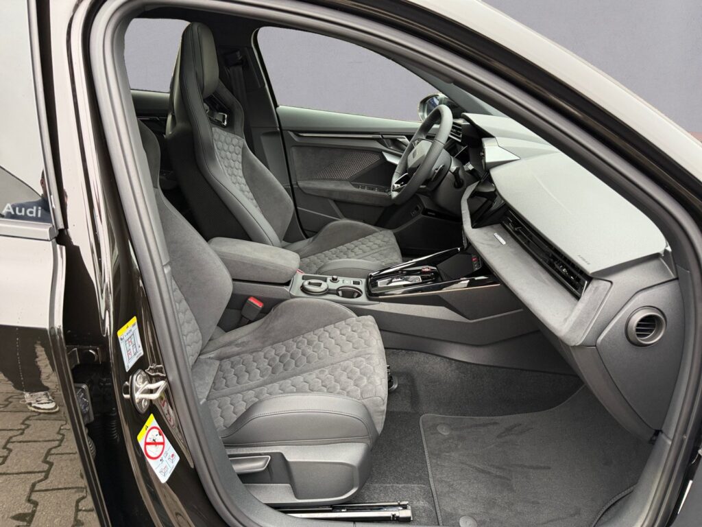 Audi RS3 Exposé-Bild 15