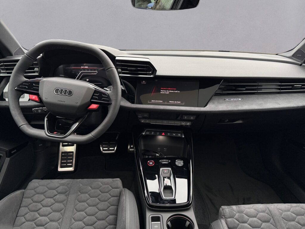 Audi RS3 Exposé-Bild 10