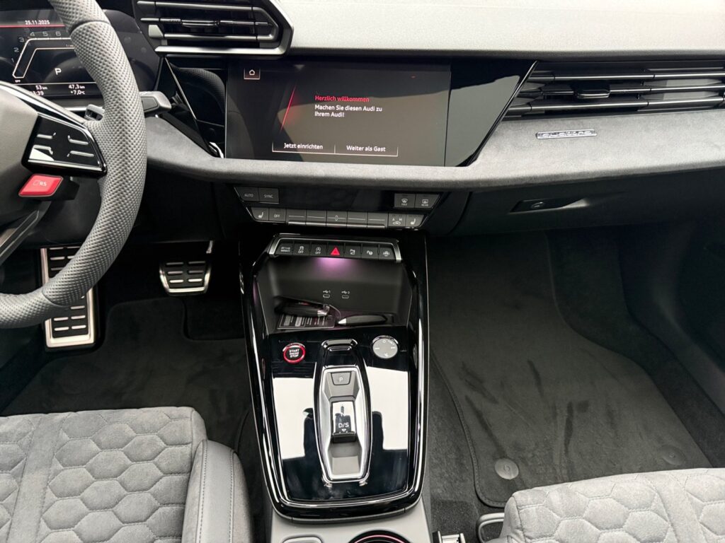 Audi RS3 Exposé-Bild 11