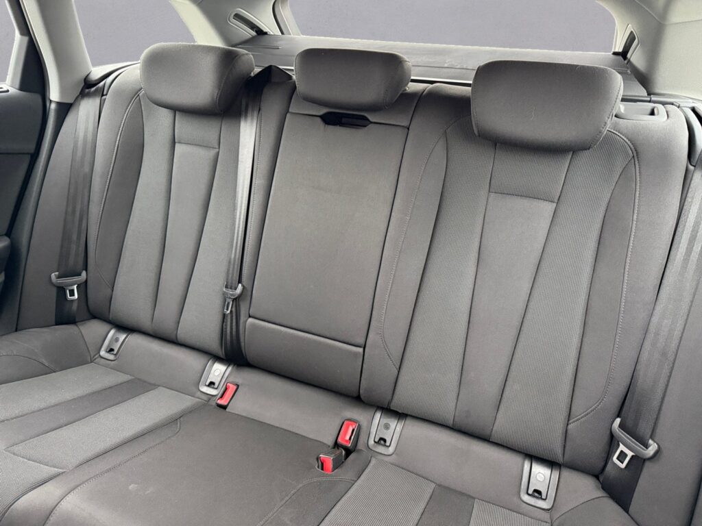 Audi A4 Exposé-Bild 13