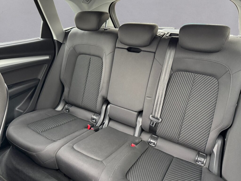 Audi Q5 Exposé-Bild 13