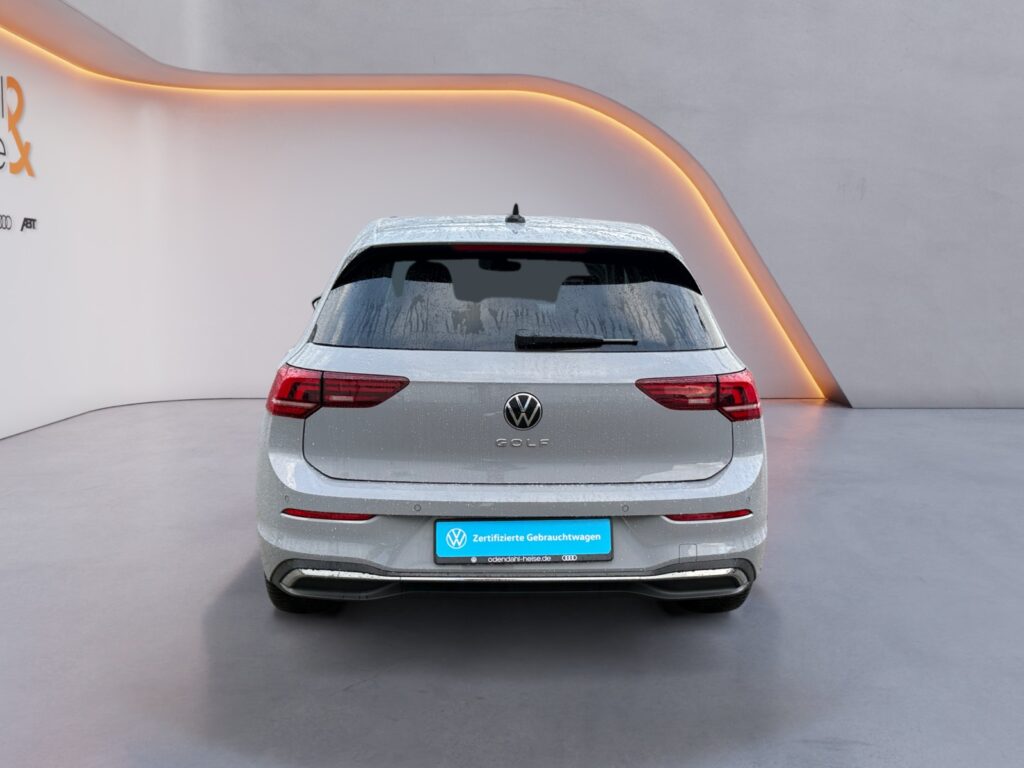 VW Golf Exposé-Bild 4