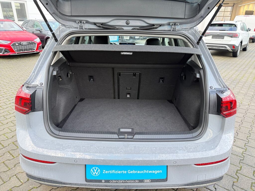VW Golf Exposé-Bild 16
