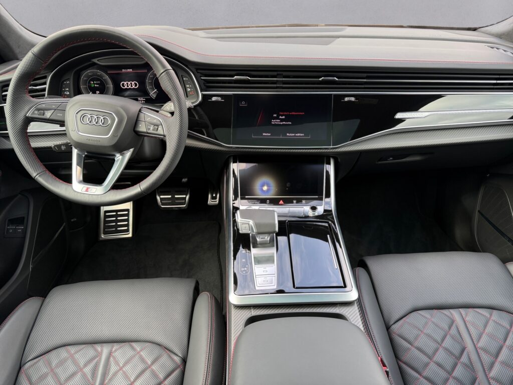 Audi Q8 Exposé-Bild 10