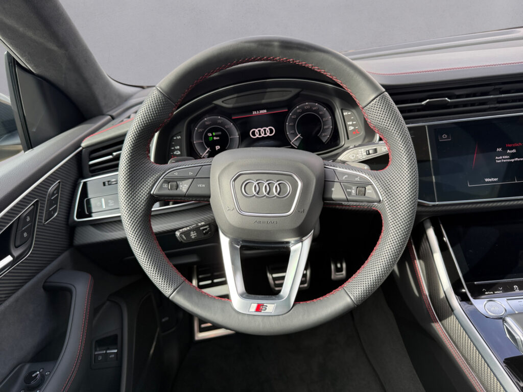 Audi Q8 Exposé-Bild 12