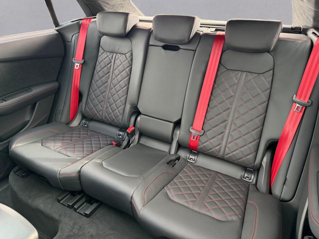 Audi Q8 Exposé-Bild 13