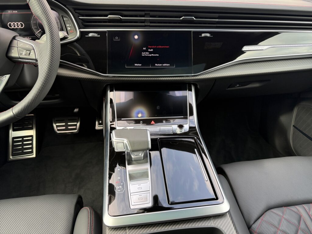 Audi Q8 Exposé-Bild 11