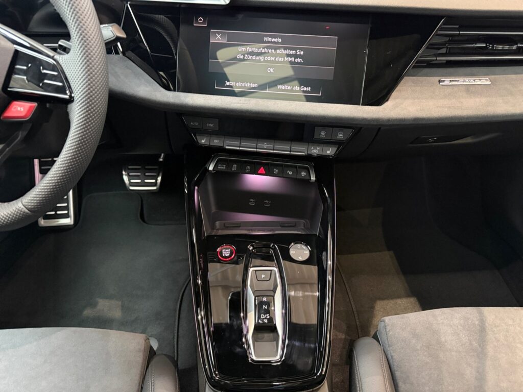 Audi RS3 Exposé-Bild 11