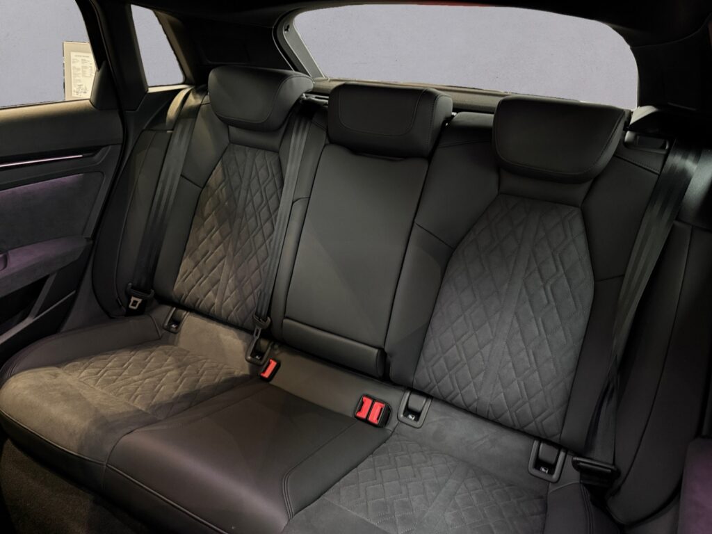 Audi RS3 Exposé-Bild 13