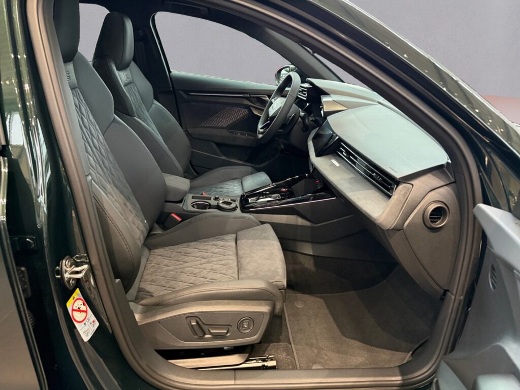 Audi RS3 Exposé-Bild 15