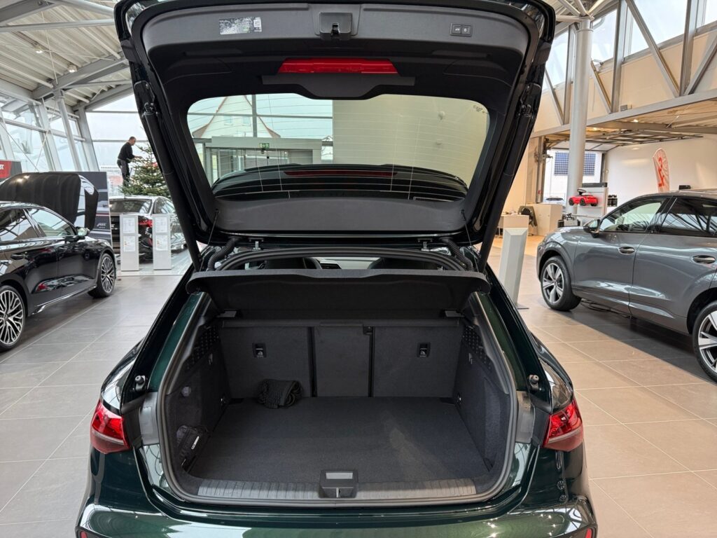 Audi RS3 Exposé-Bild 16