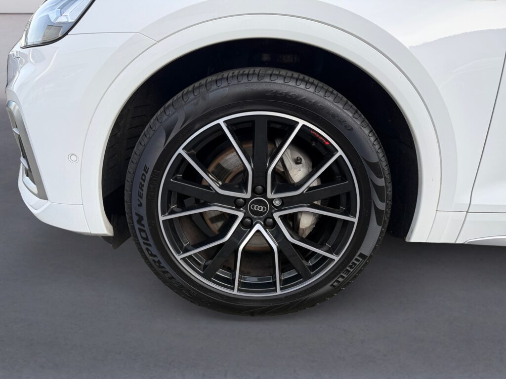 Audi Q5 Exposé-Bild 14