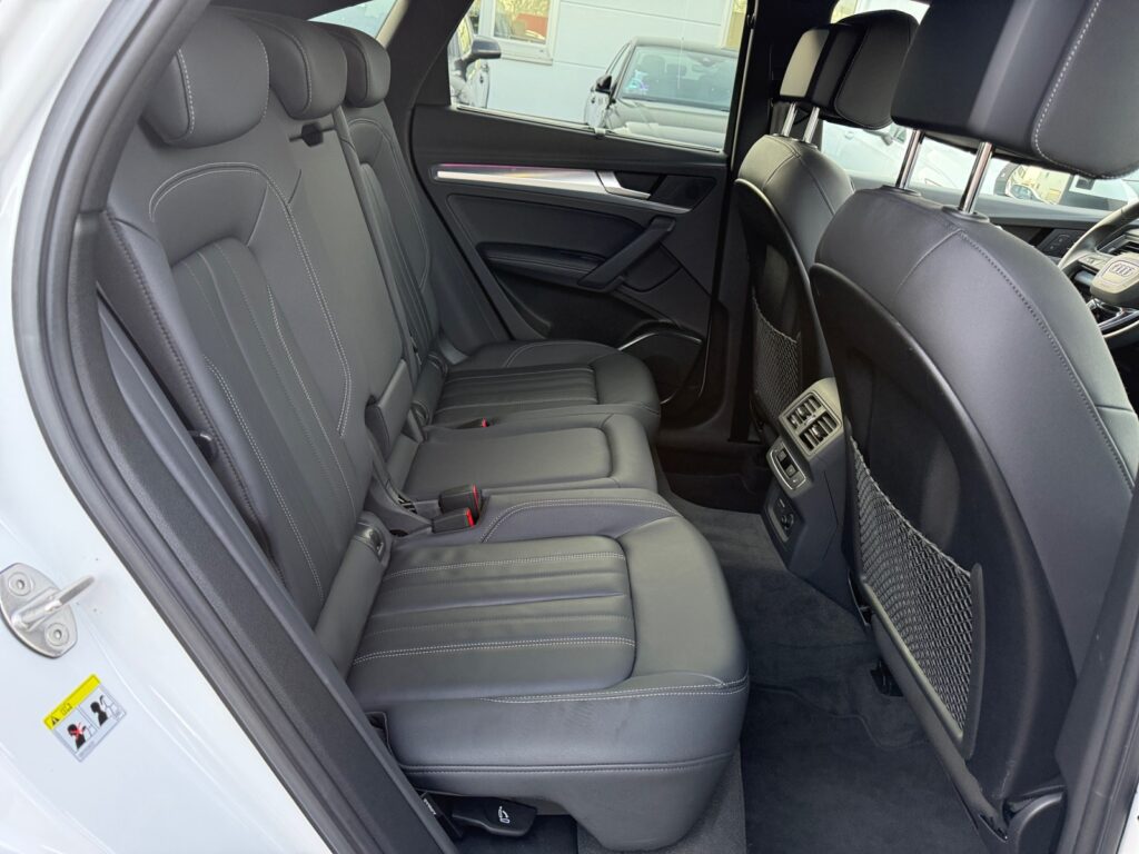 Audi Q5 Exposé-Bild 17