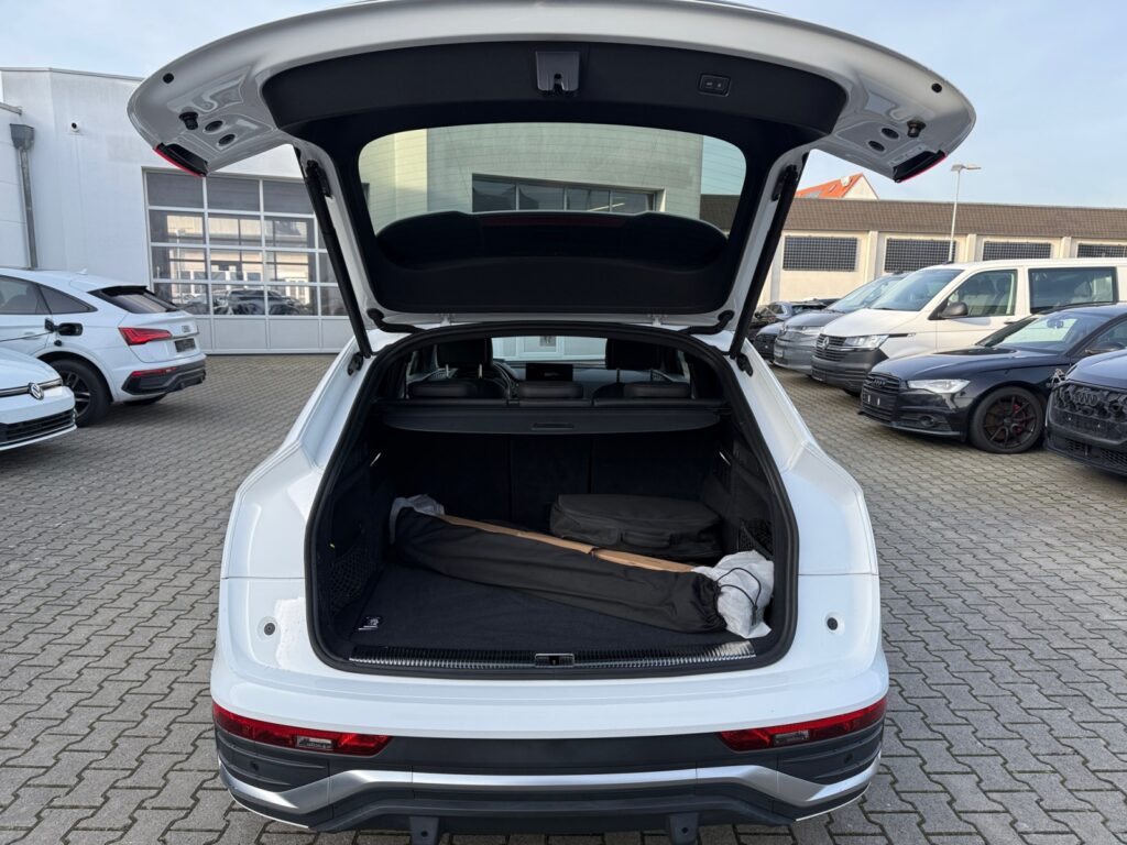 Audi Q5 Exposé-Bild 16