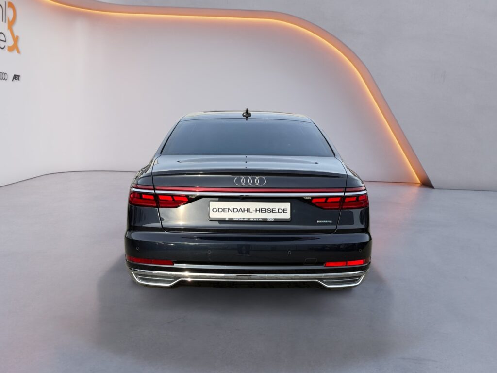 Audi A8 Exposé-Bild 4