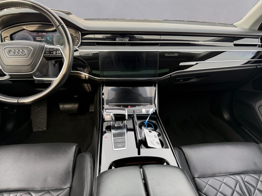 Audi A8 Exposé-Bild 10