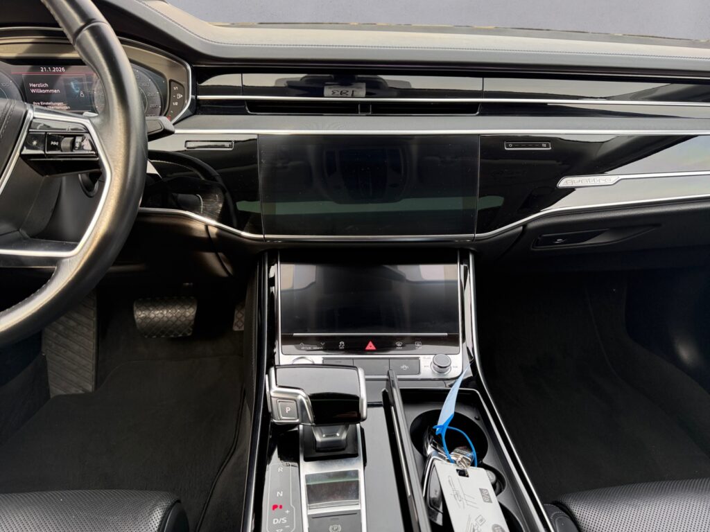 Audi A8 Exposé-Bild 11
