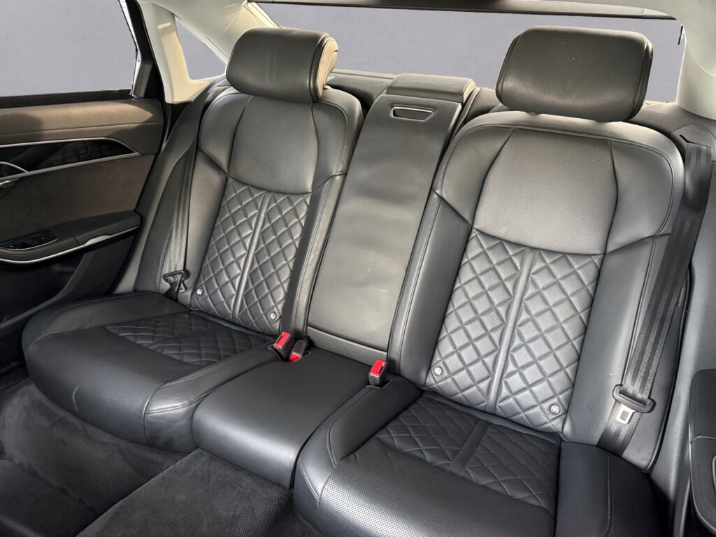 Audi A8 Exposé-Bild 13
