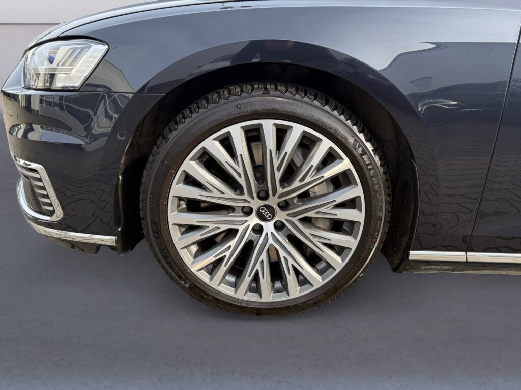 Audi A8 Exposé-Bild 14