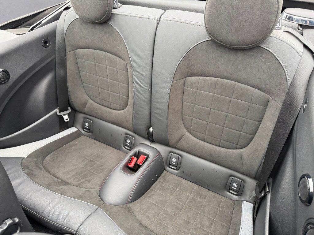 Mini JOHN_COOPER_WORKS_CABRIO Exposé-Bild 13