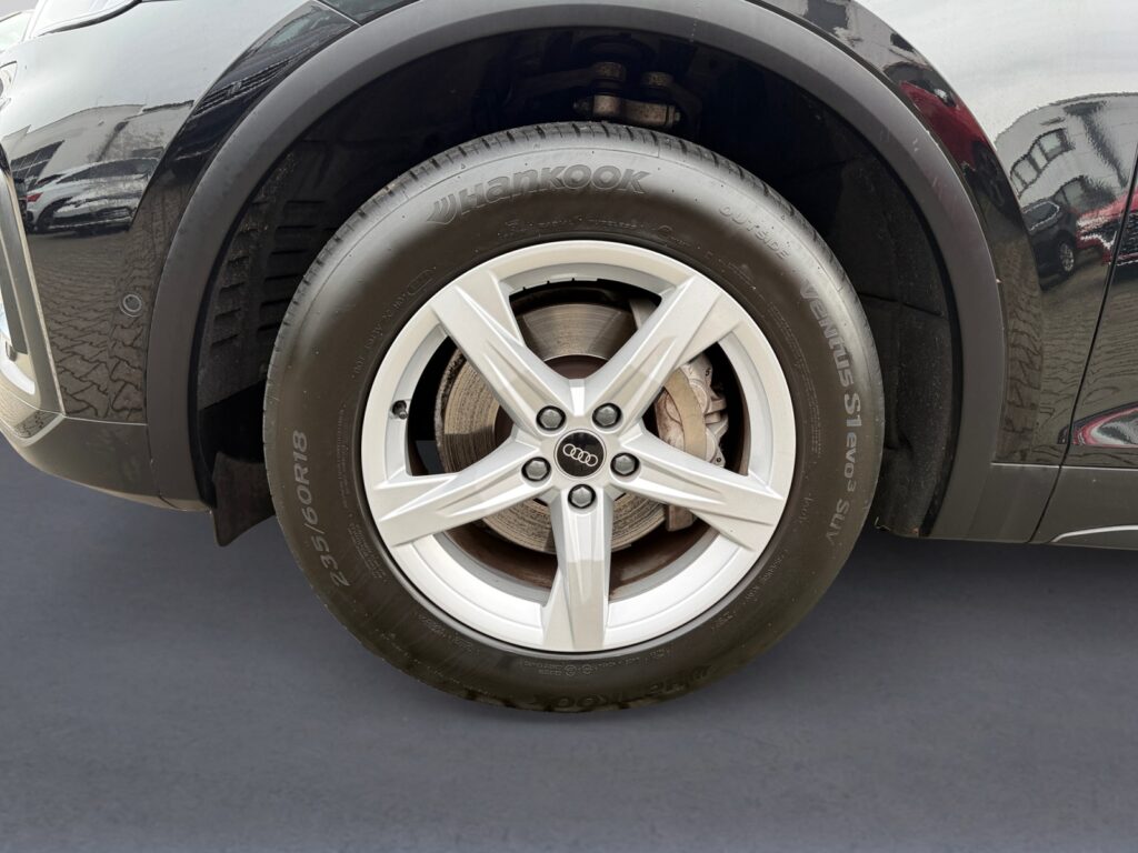 Audi Q5 Exposé-Bild 14