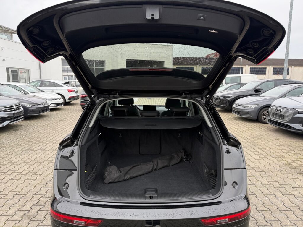 Audi Q5 Exposé-Bild 16