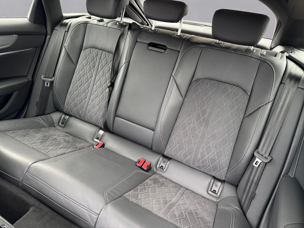 Audi S6 Exposé-Bild 13