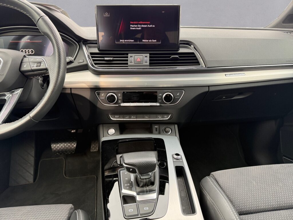 Audi Q5 Exposé-Bild 11
