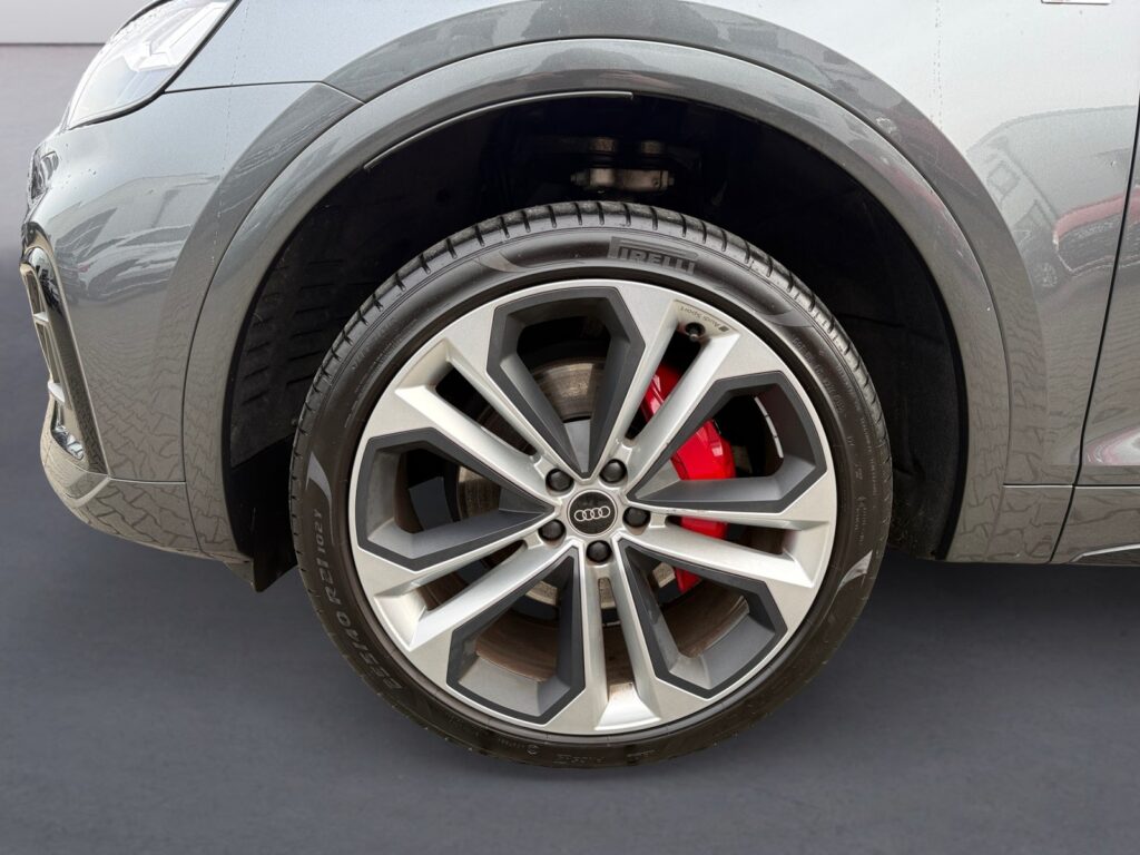 Audi Q5 Exposé-Bild 14