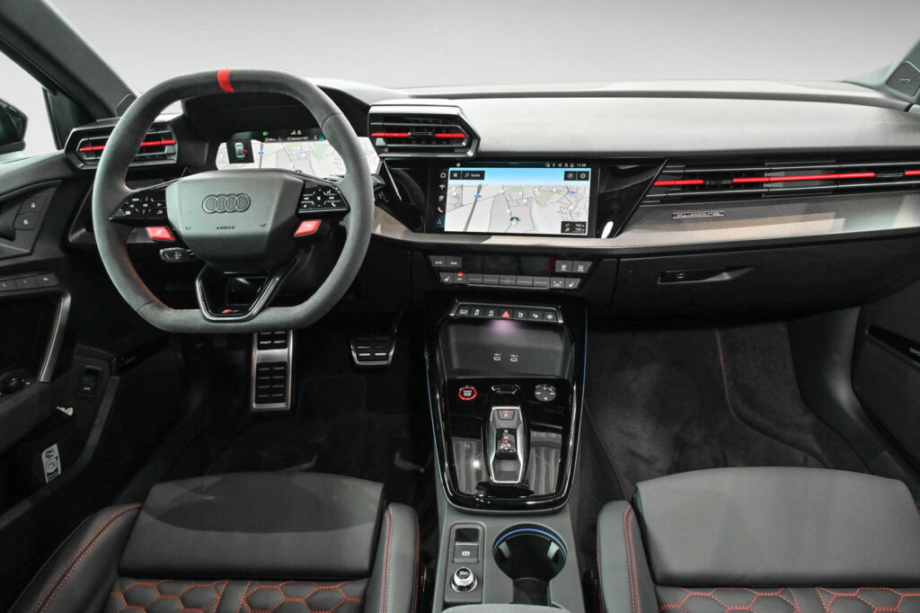 Audi RS3 Exposé-Bild 12