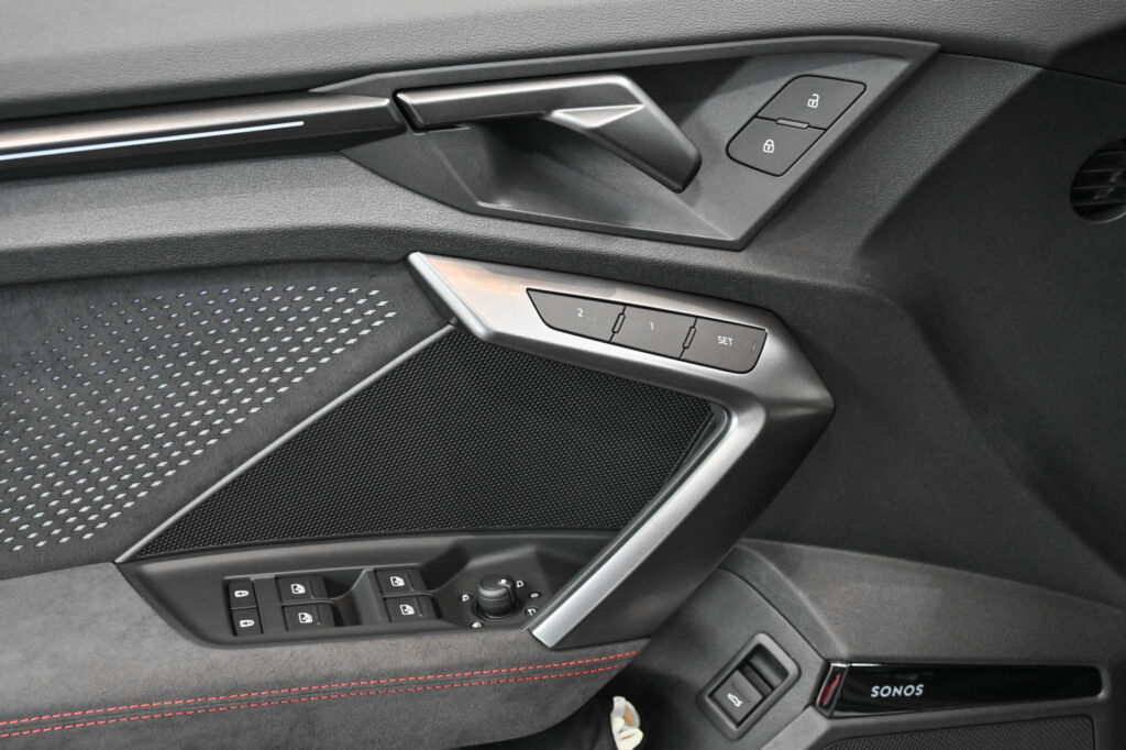 Audi RS3 Exposé-Bild 15