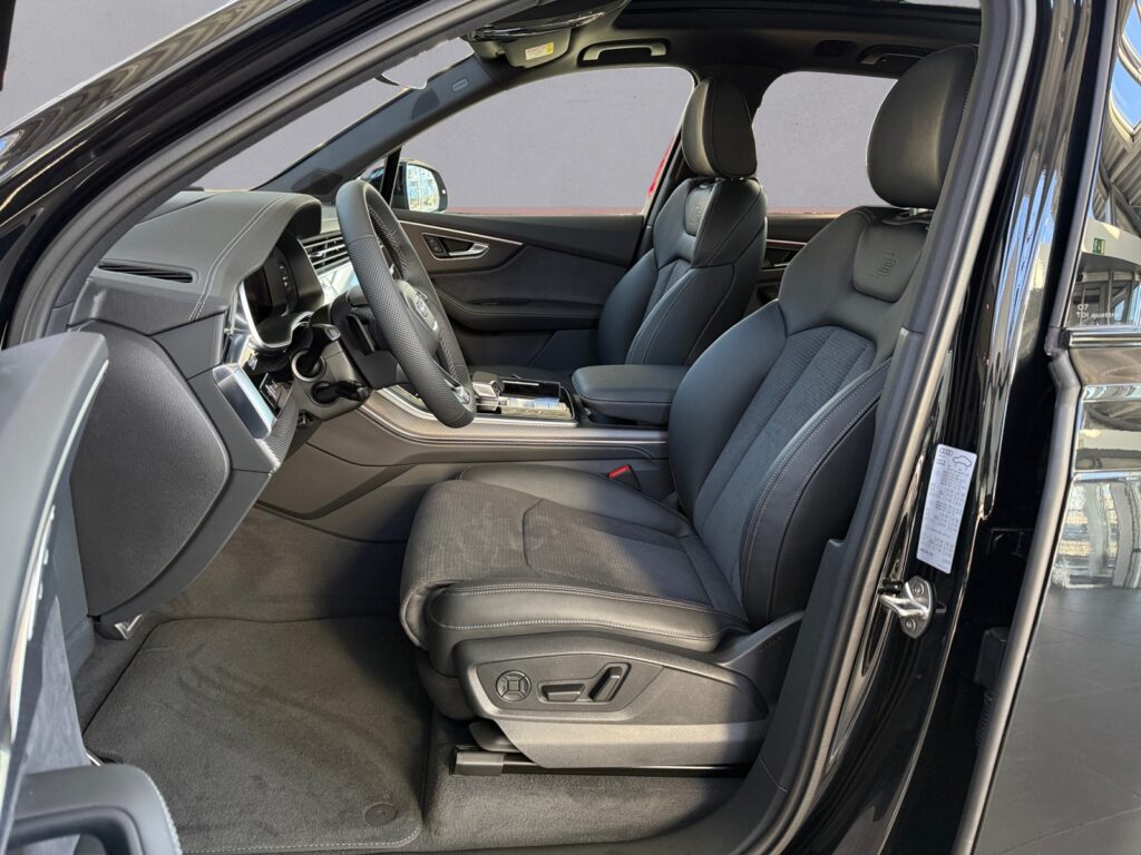 Audi Q7 Exposé-Bild 9