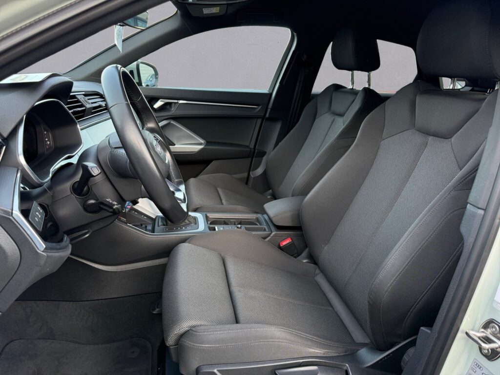 Audi Q3 Exposé-Bild 9